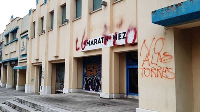 FOTOGALERÍA: La agonía del centro comercial del Paseo de la Ermita del Santo