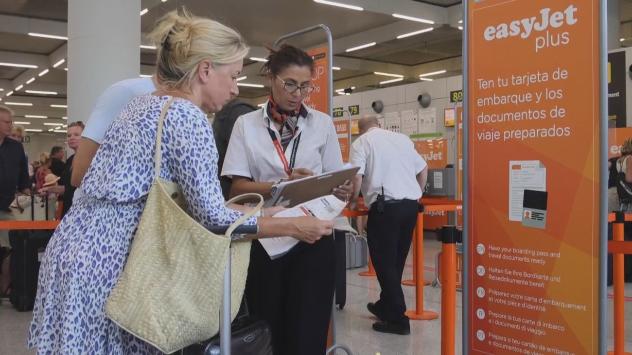 13 vuelos cancelados en la primera de las tres jornadas de huelga de tripulantes de cabina de EasyJet