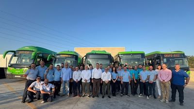 Regresan a Madrid los autobuses que acudieron a reforzar los servicios en Valencia tras la DANA