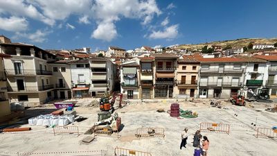 La plaza de Perales de Tajuña, en obras para hacerla completamente accesible