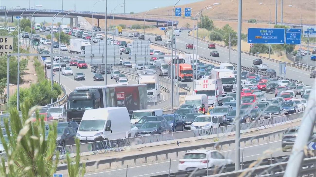 Los precios de los carburantes suben casi un 2% al inicio de la primera operación salida del verano