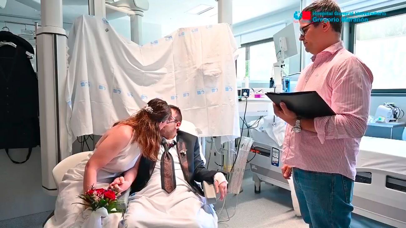 La UCI del Gregorio Marañón se convierte en el improvisado escenario de una boda