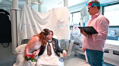 La UCI del Gregorio Marañón se convierte en el improvisado escenario de una boda