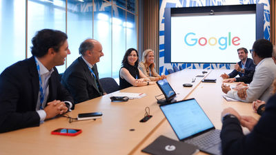 Ayuso renueva el convenio con Google para que los colegios públicos utilicen herramientas educativas basadas en IA