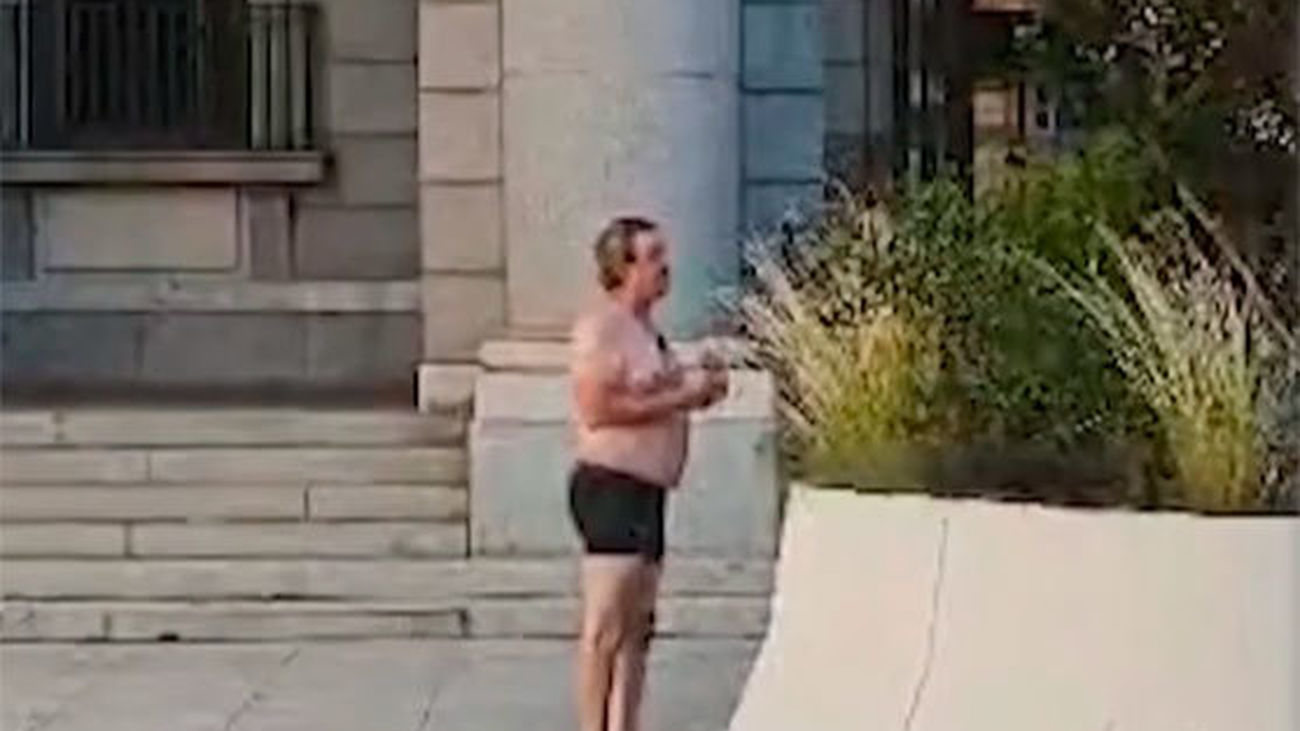 Cesar Vidal, “en pelotas” para reclamar una solución en el Ministerio de Transición Ecológica