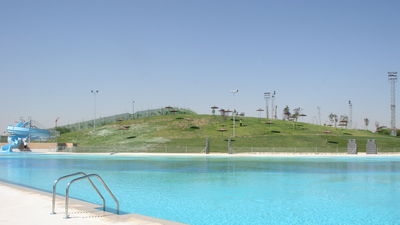 La 'playa de Parla' inicia temporada con una rebaja general en las tarifas