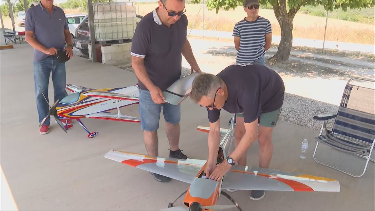 El aeromodelismo de élite conquista el cielo de Villalbilla