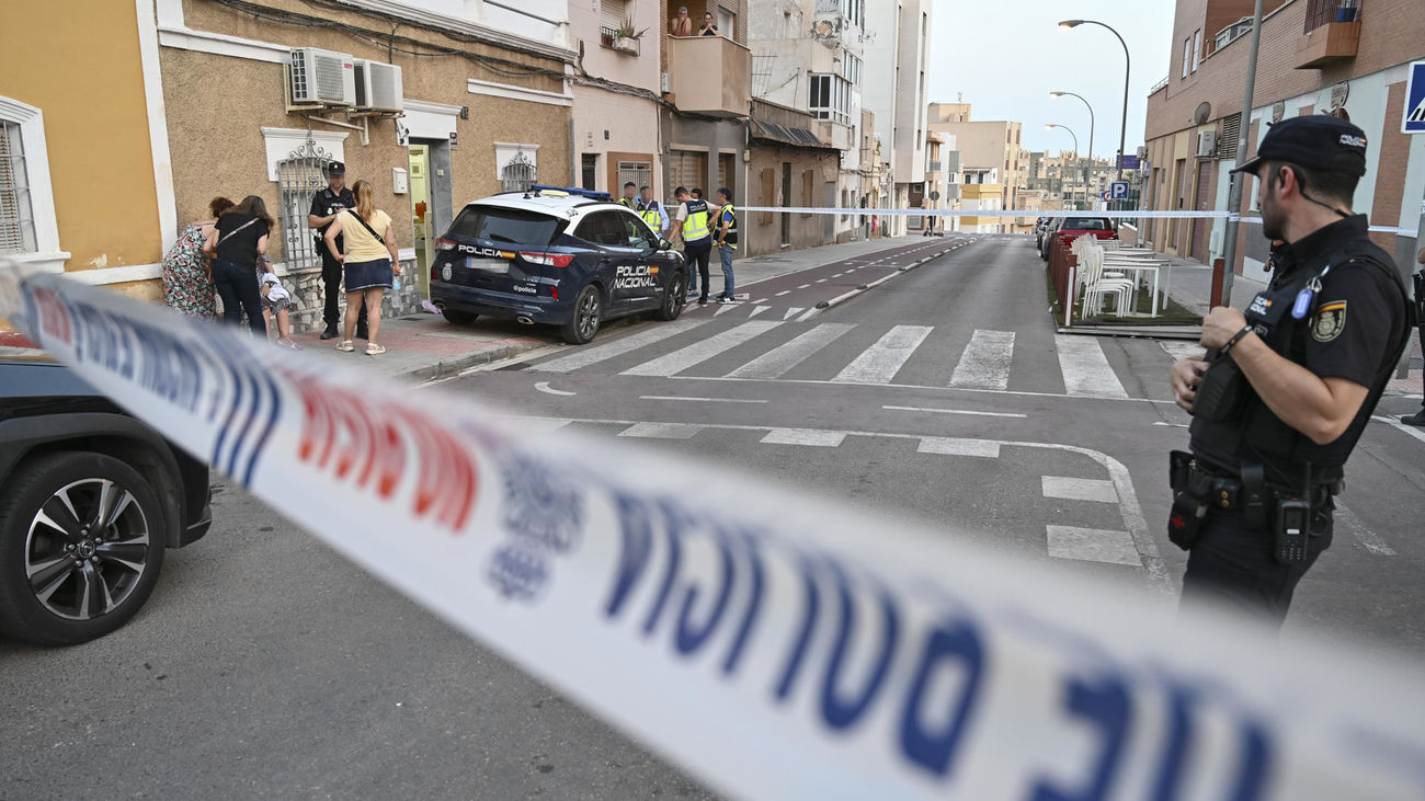 Detenido un hombre por el presunto asesinato machista de su mujer en Almería