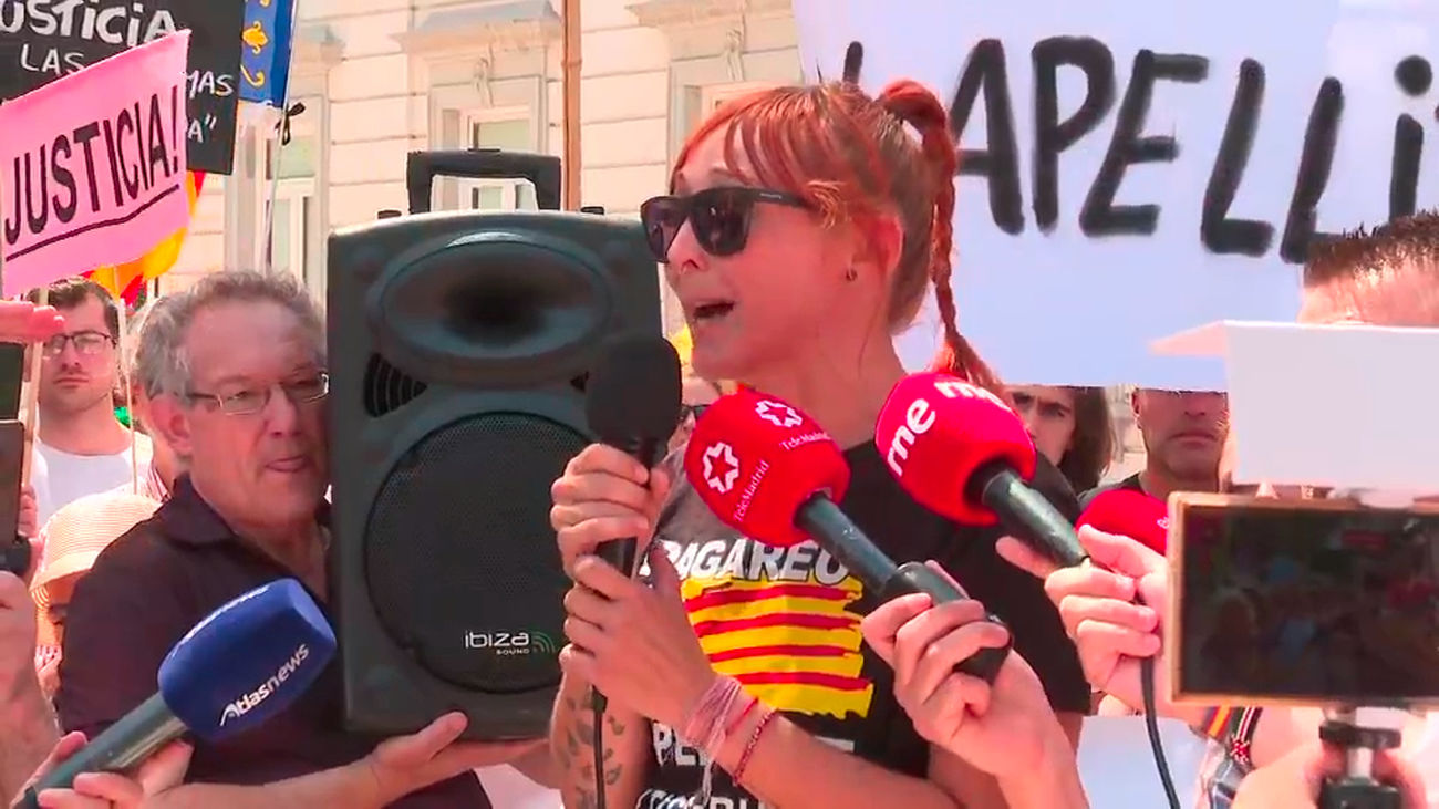 Afectados por la DANA se manifiestan  en el Supremo, Congreso y Palacio Real