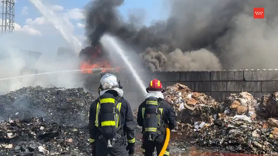 Se incendia sin causar heridos una nave de reciclaje en San Fernando de Henares