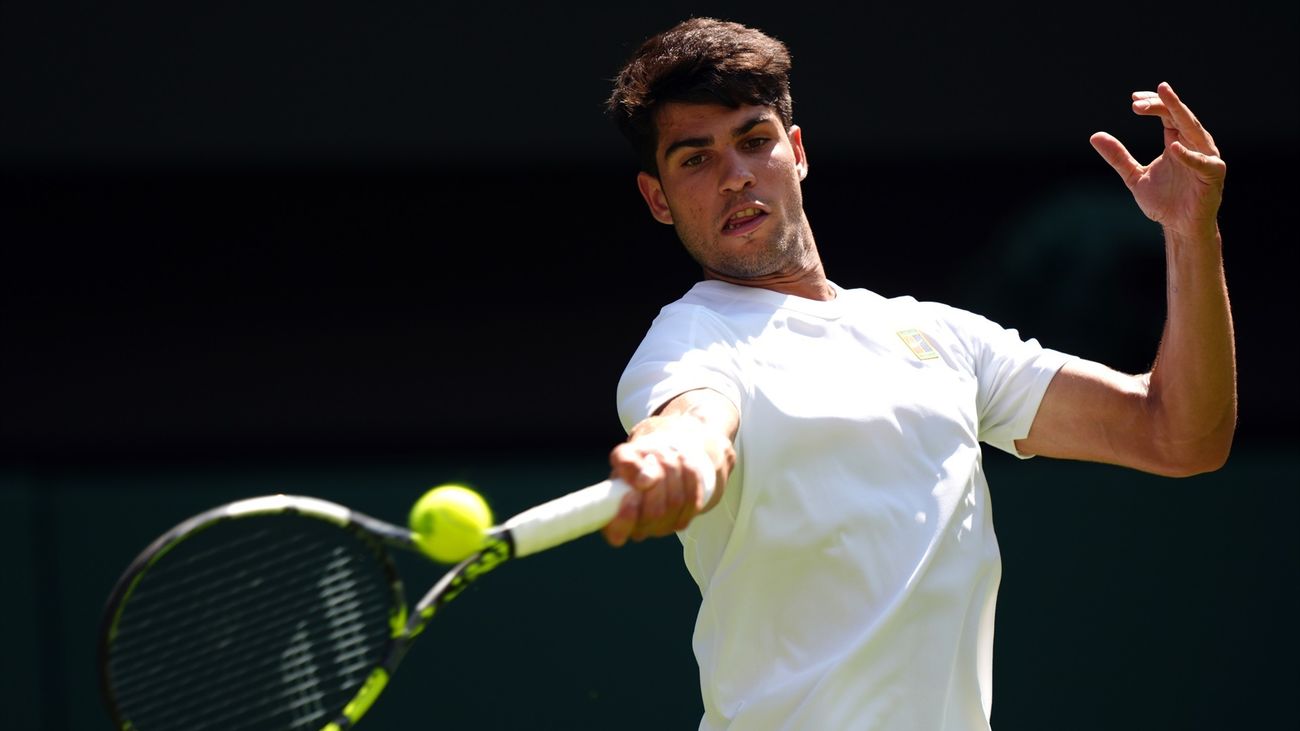 Carlos Alcaraz ante Fabio Fognini en Wimbledon 2025