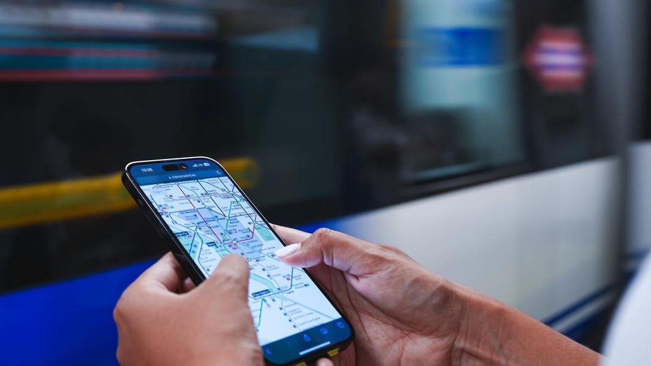 Metro de Madrid empleará la inteligencia artificial para atender a los usuarios con un nuevo canal de WhatsApp