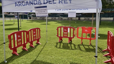 Zonas de sombra para personas con movilidad reducida en las piscinas de Arganda