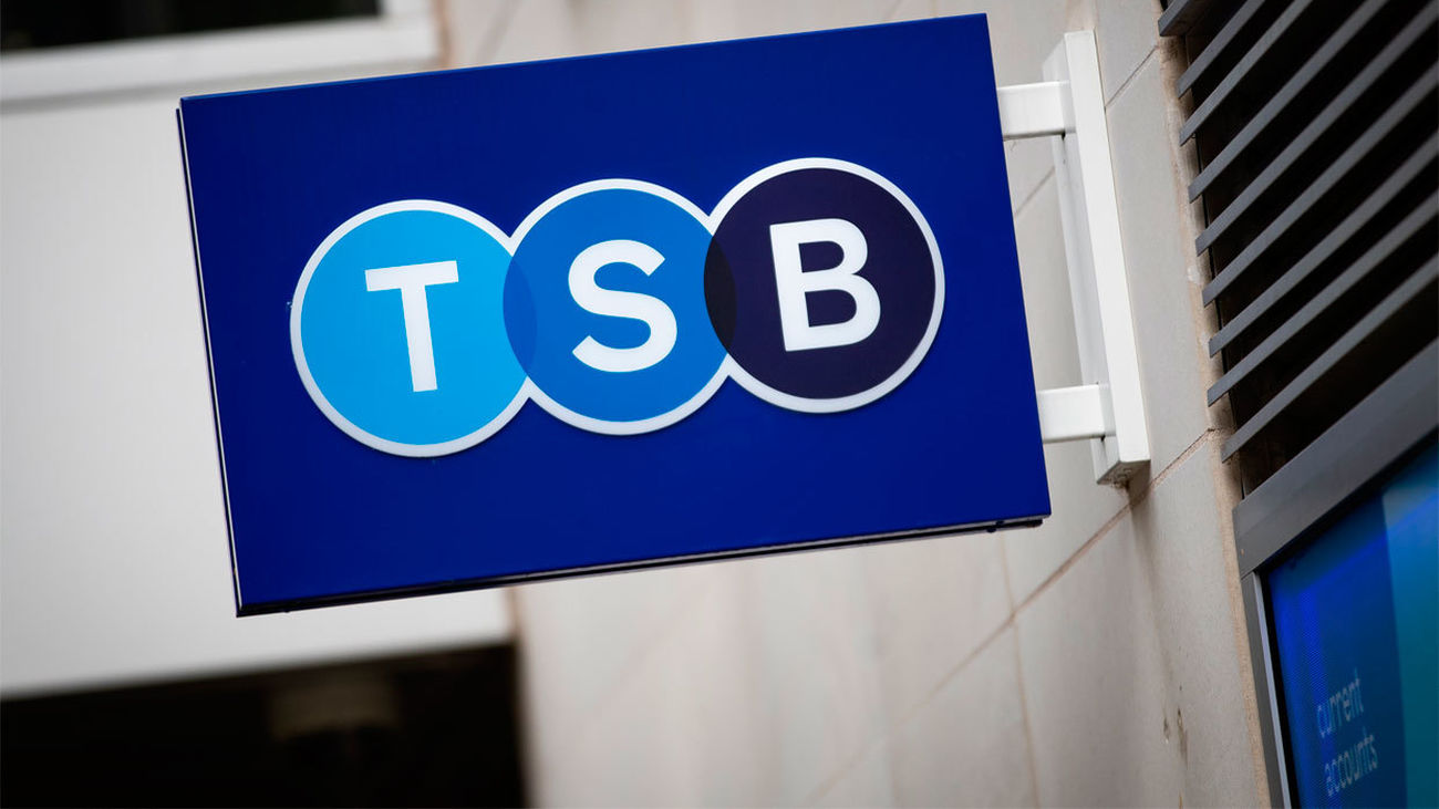 El Santander compra TSB al Sabadell por 3.400 millones de euros