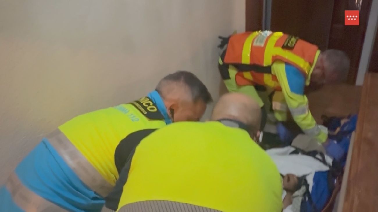 Un hombre de 52 años grave tras precipitarse a un patio interior desde 15 metros en Carabanchel