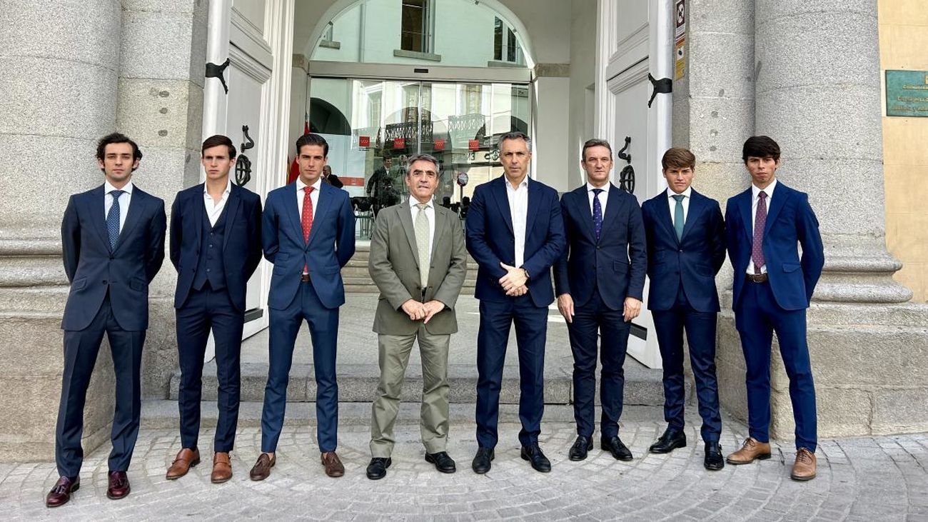 La Comunidad de Madrid recibe a los seis finalistas de la V edición de la Fiesta del Toro