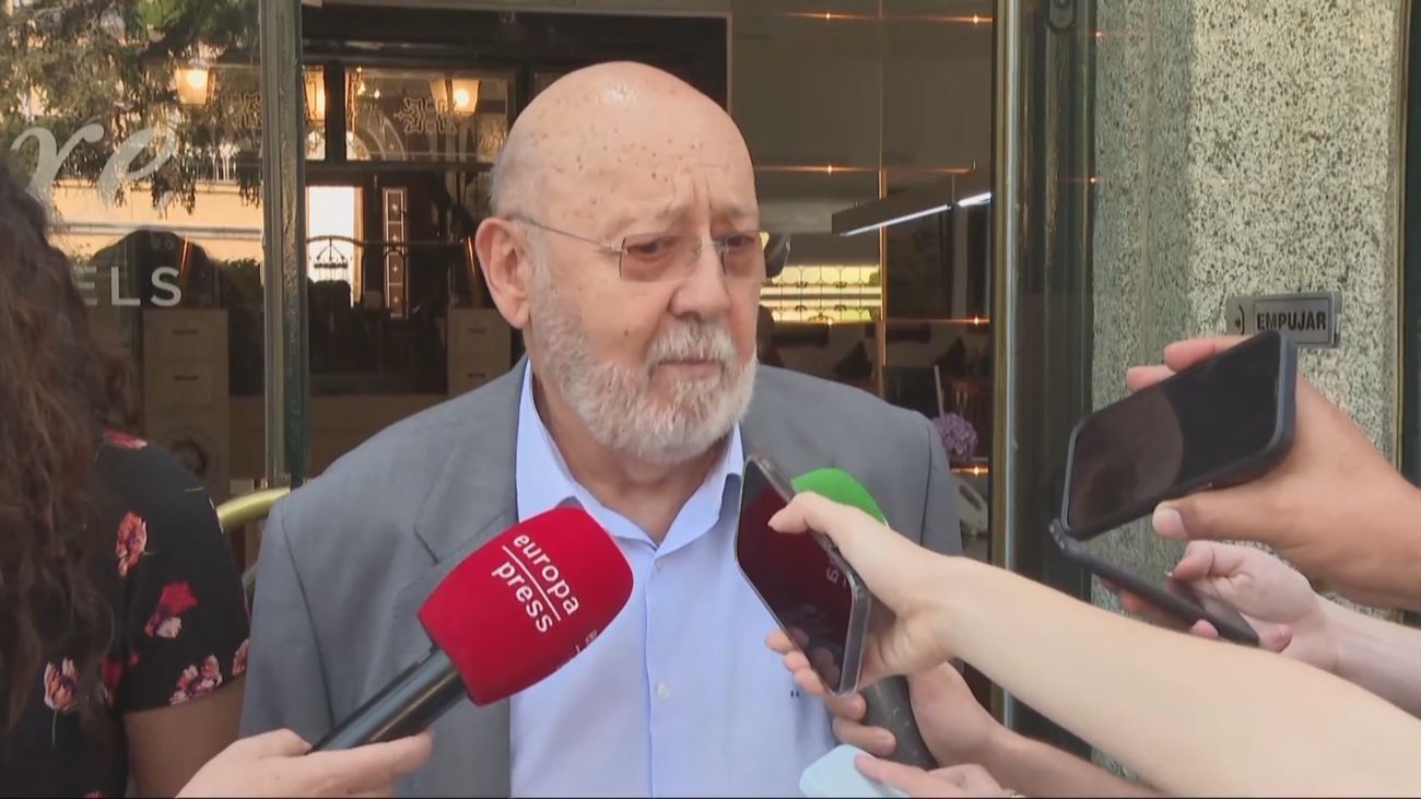 Tezanos no descarta que las acusaciones contra Cerdán y otros miembros del PSOE sean un "montaje"