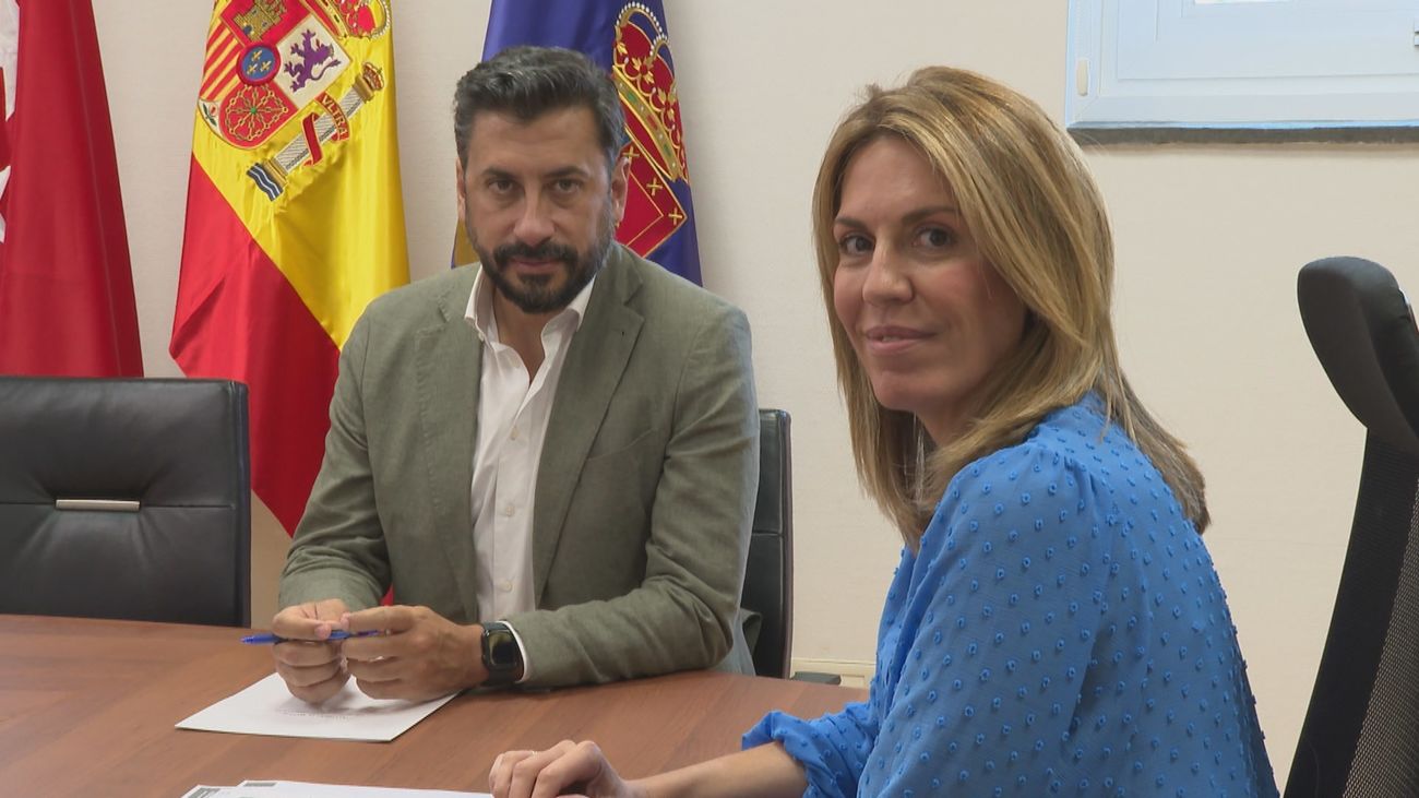 La alcaldesa de Pozuelo alerta del "hacinamiento" del centro de migrantes y afea la falta de información