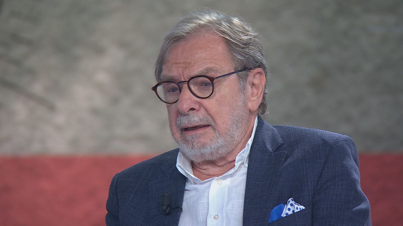 Juan Luis Cebrián: "Sánchez no puede dimitir porque tiene a su hermano y a su mujer ante la Justicia”