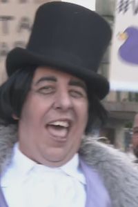 El Parque Warner Madrid estrena un nuevo espectáculo con El Pingüino de Batman como protagonista