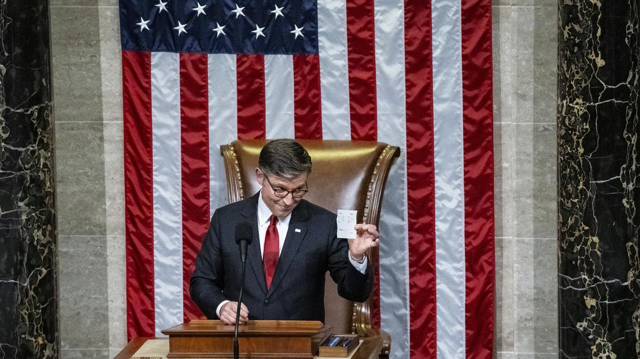 Trump logra la aprobación de su proyecto de ley fiscal y de recortes en EEUU