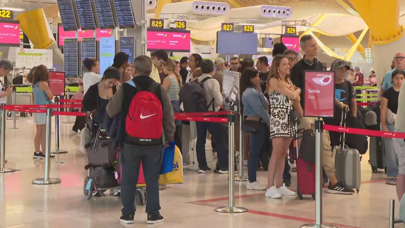 La huelga de controladores en Francia afecta a Barajas en plena salida de vacaciones