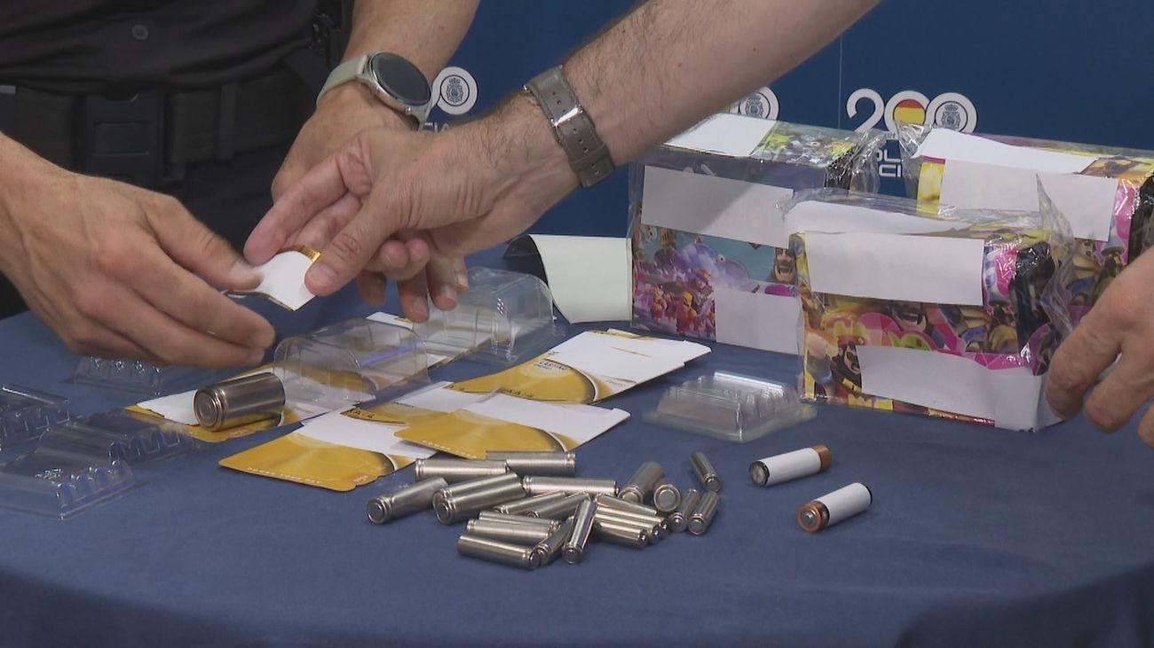 La Policía frena la distribución de 3,5 millones de pilas falsas muy peligrosas en Cobo Calleja