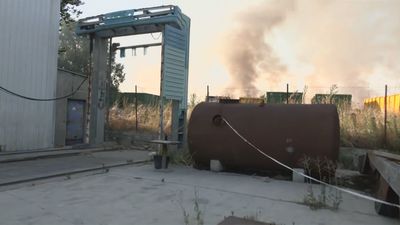 Un incendio de pastos provoca una intensa humareda en la Cañada Real