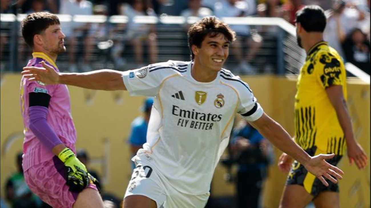 Gonzalo García ante el Borussia Dortmund