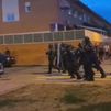 Un policía herido y un detenido en una concentración ante el centro de inmigrantes en Alcalá de Henares