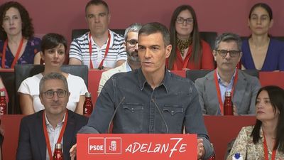 Sánchez pide perdón y garantiza que el PSOE "derrotará" a la corrupción