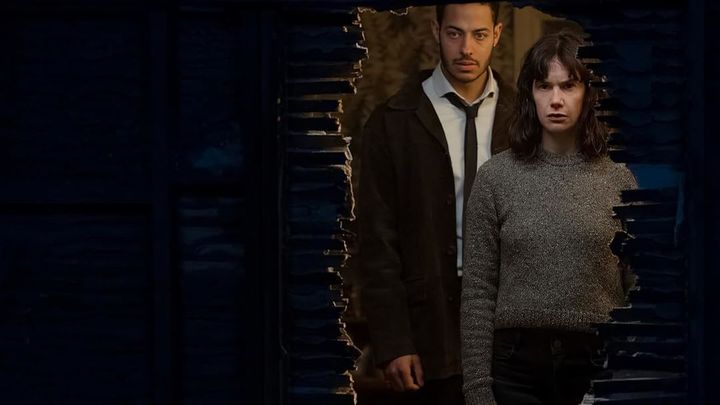 La mujer en la pared / Enseriados