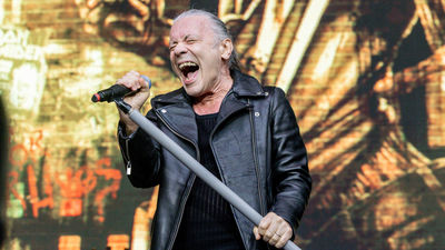 Iron Maiden arrasa en el Metropolitano con un concierto de heavy metal y nostalgia