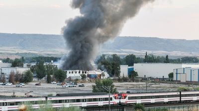 La recomendación de confinamiento por el incendio en Azuqueca de Henares sigue activa