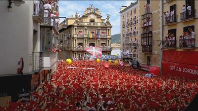 Comienzan los Sanfermines 2025 con un chupinazo multitudinario y mensajes de apoyo a Palestina