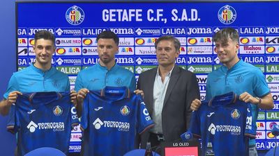 El Getafe presenta a Álex Sancris, Adrián Liso y Javi Muñoz