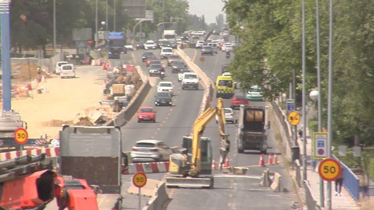Las obras en la A-5 en Madrid cortan un cable de fibra de Movistar y dejan sin conexión a cientos de vecinos