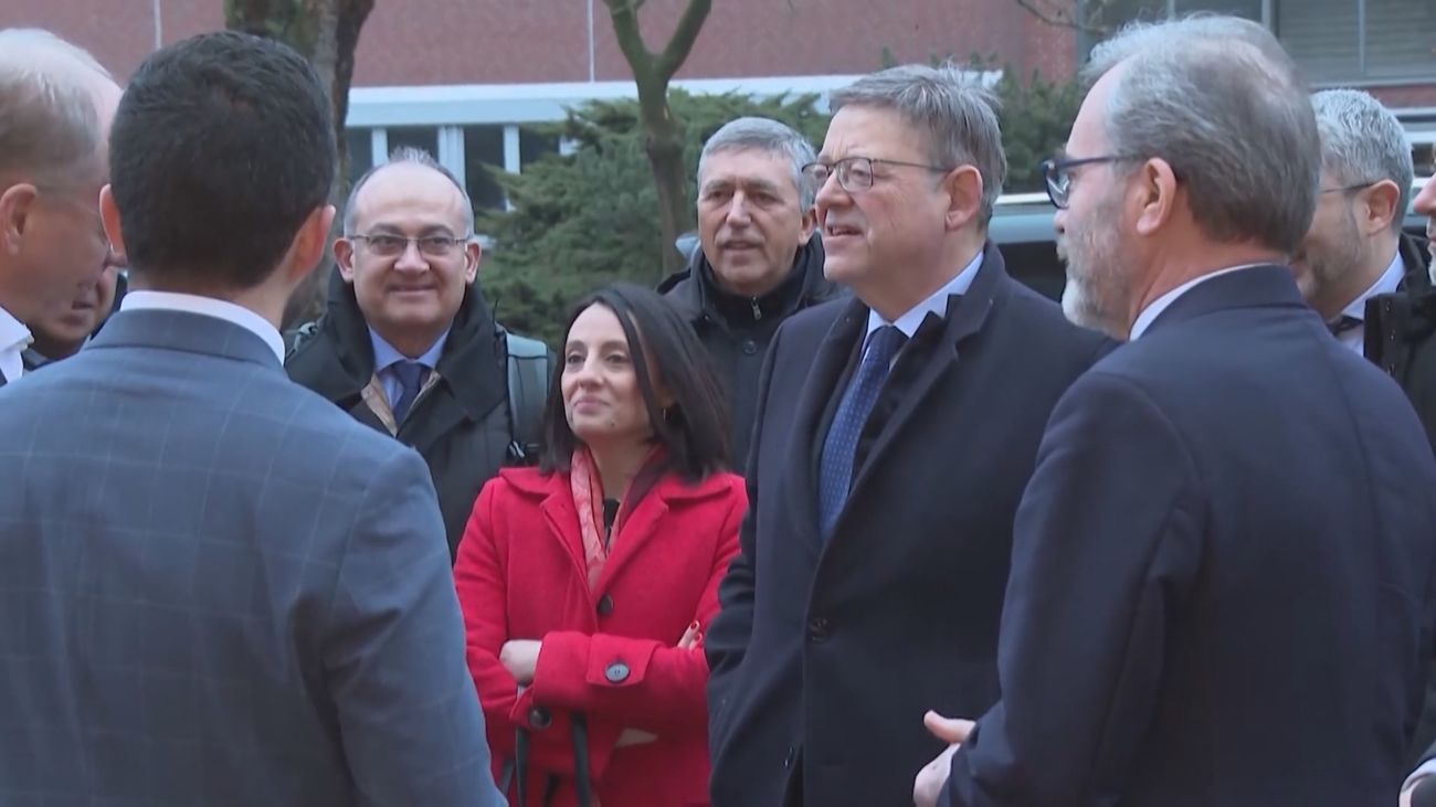 La secretaria de Organización del PSOE compró en Valencia trenes que no cabían por los túneles a los que iban destinados