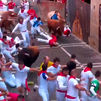 Los toros de Álvaro Núñez protagonizan un veloz tercer encierro de Sanfermines, con múltiples caídas y un herido por asta