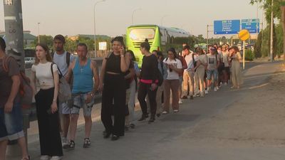 Refuerzan cuatro líneas de autobuses de la A-5 mientras piden mejoras en las paradas de Cuatro Vientos