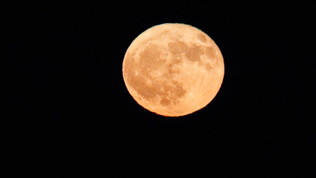¿Cuándo y cómo ver la Luna del Ciervo, la primera luna llena del verano?