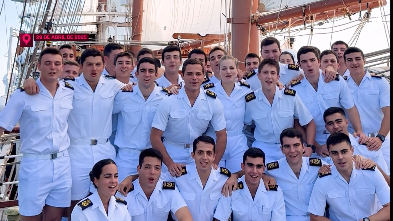 La princesa Leonor llega a Gijón a bordo del Elcano