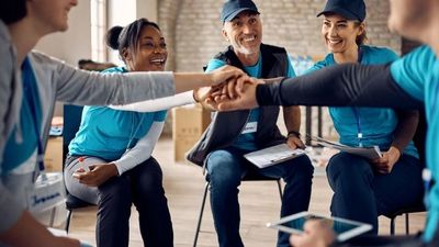 Oposiciones para 13 trabajadores sociales en Móstoles y bolsa de empleo