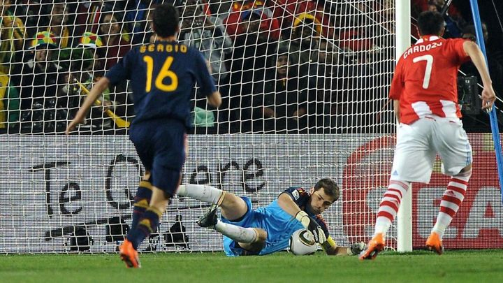 Iker Casillas ante Paraguay / EFE