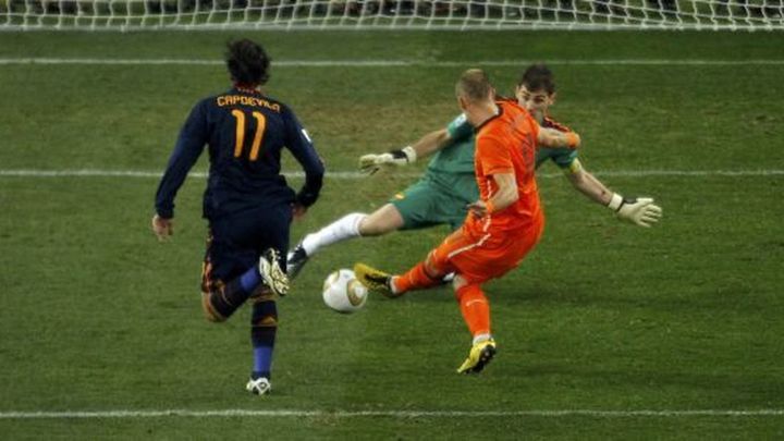 Robben ante Casillas / EFE