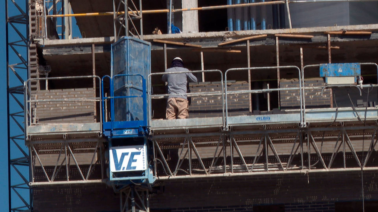 Madrid toma medidas para evitar los golpes de calor en las obras