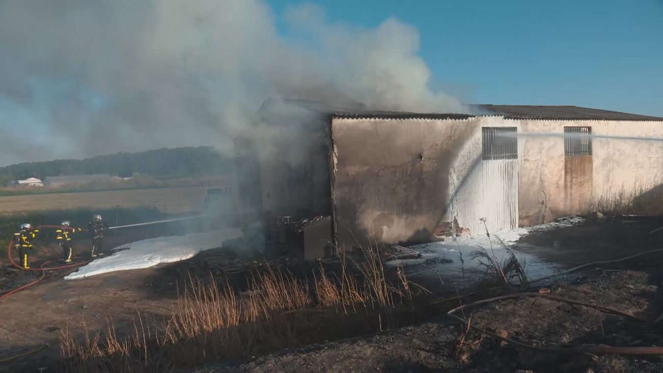 Controlado un incendio de pastos próximo a viviendas de Aranjuez