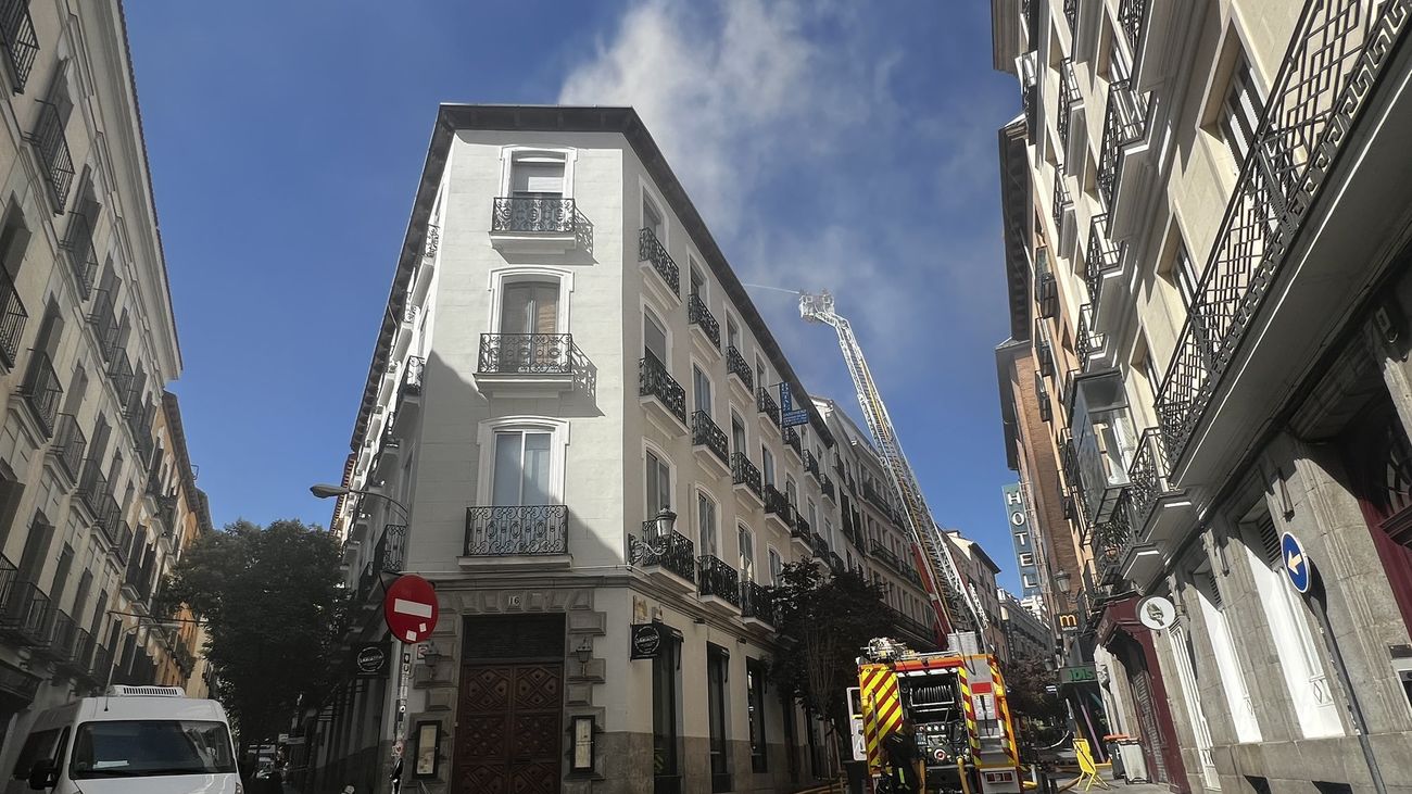 Extinguido un incendio en un edificio del centro de Madrid con dos heridos leves