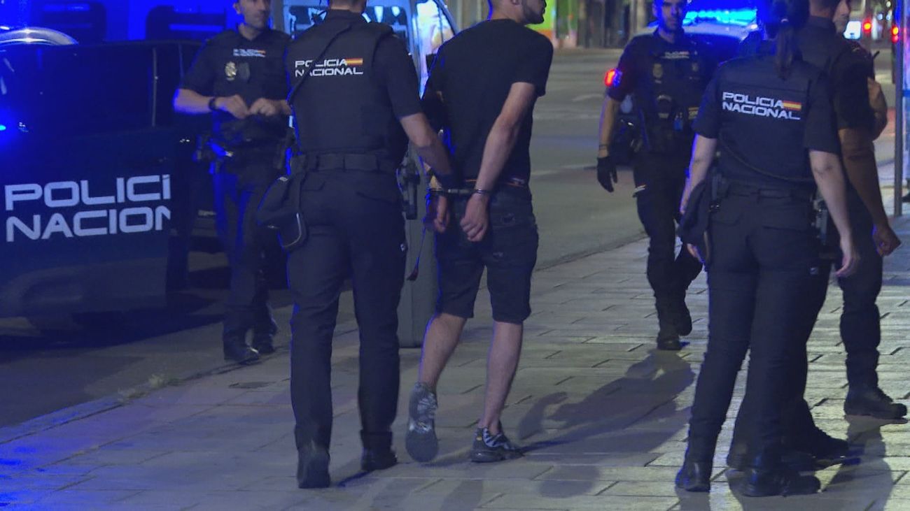 Tres jóvenes heridos de Majadahonda por arma blanca y tres detenidos en un intento de atraco en Moncloa