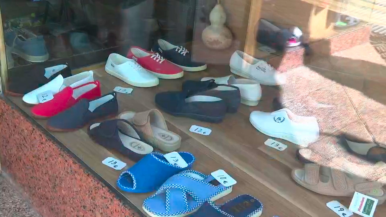 La zapatería de ‘toda la vida’ en Moncloa con grandes colas tras hacerse viral en Tik Tok